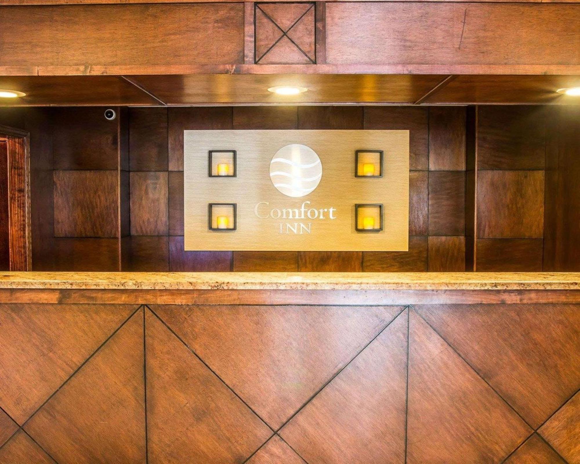 Comfort Inn Whitehall Near Michigan'S Adventure Экстерьер фото